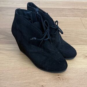 Universal Thread Black Wedge Shoes
